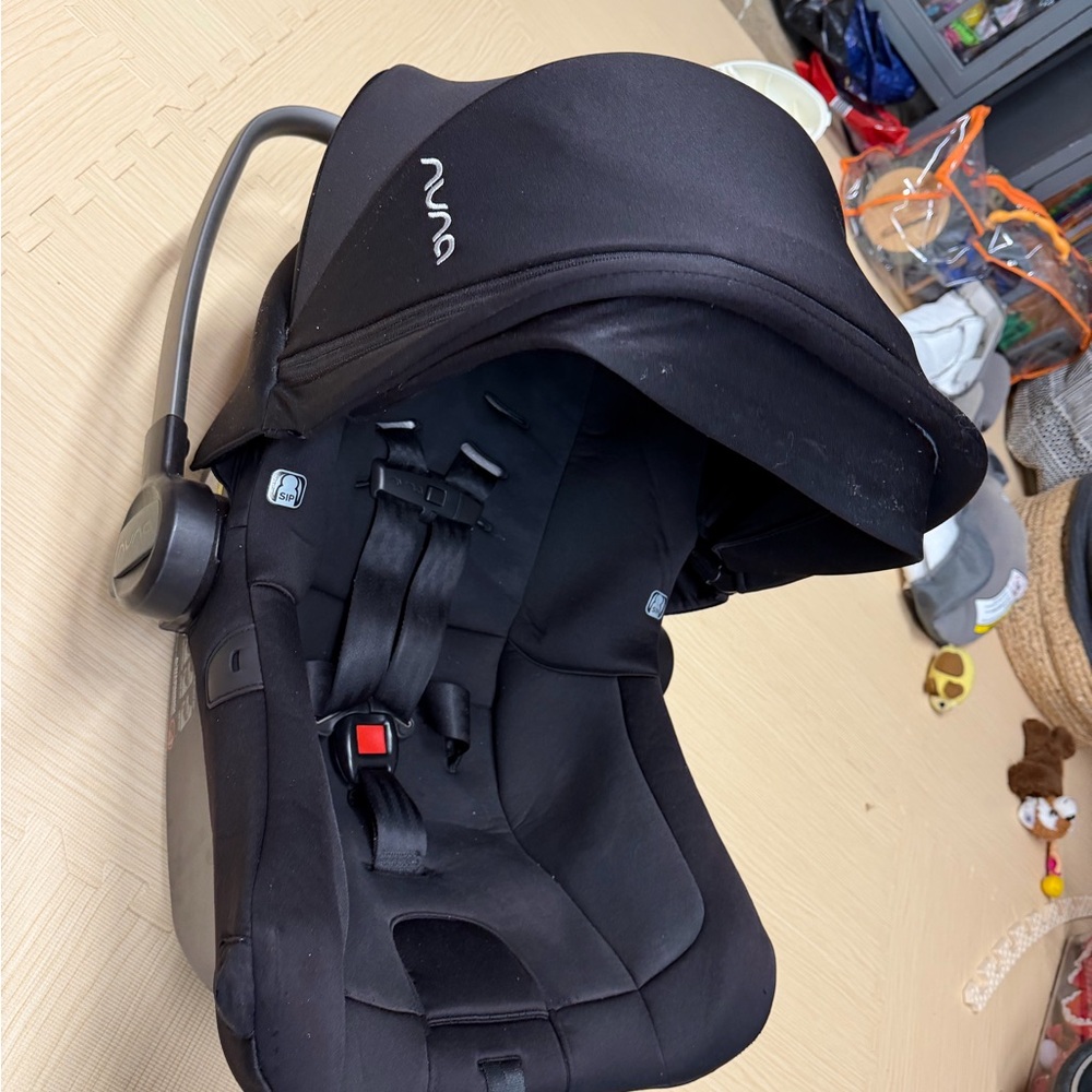 Nuna Pipa Lite LX  Black Car Seat